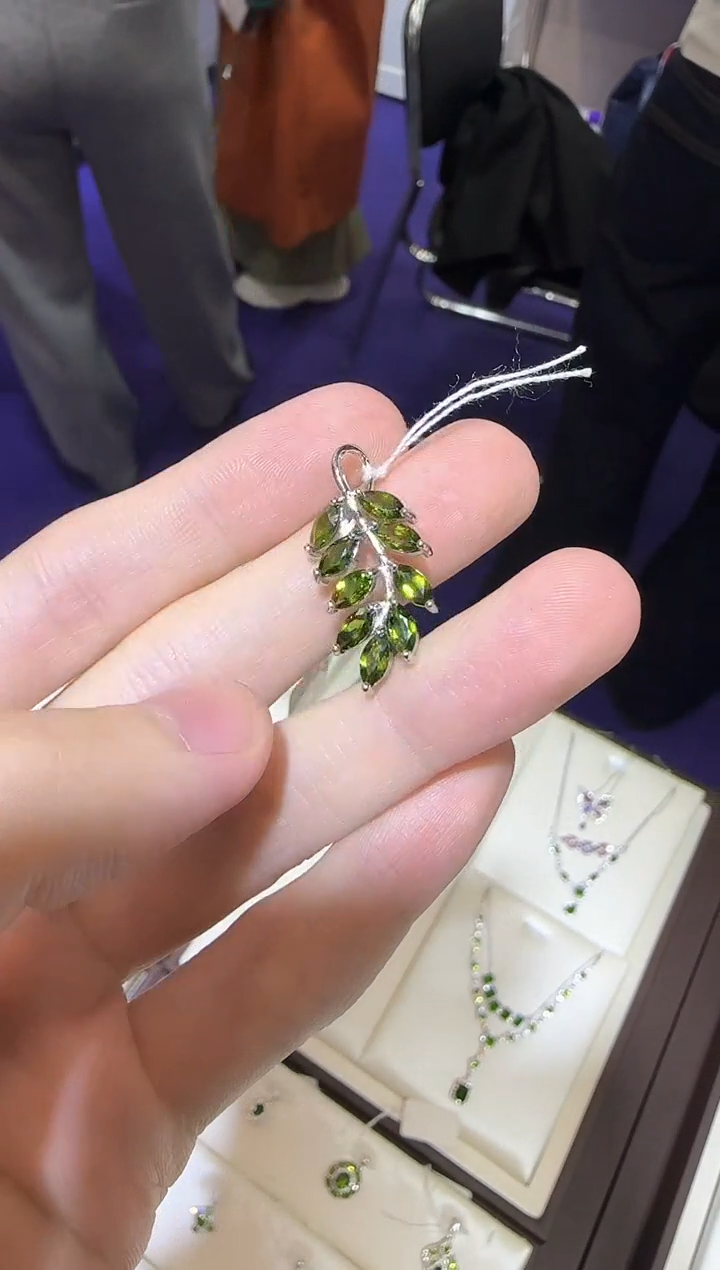 【闪购商品】透辉石吊坠银S925镶嵌设计款