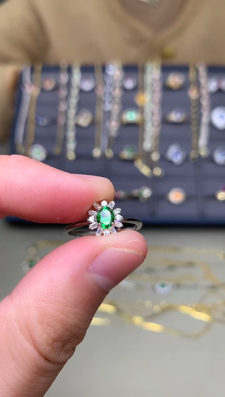 银S925镶嵌戒指石榴石（沙弗莱）戒指