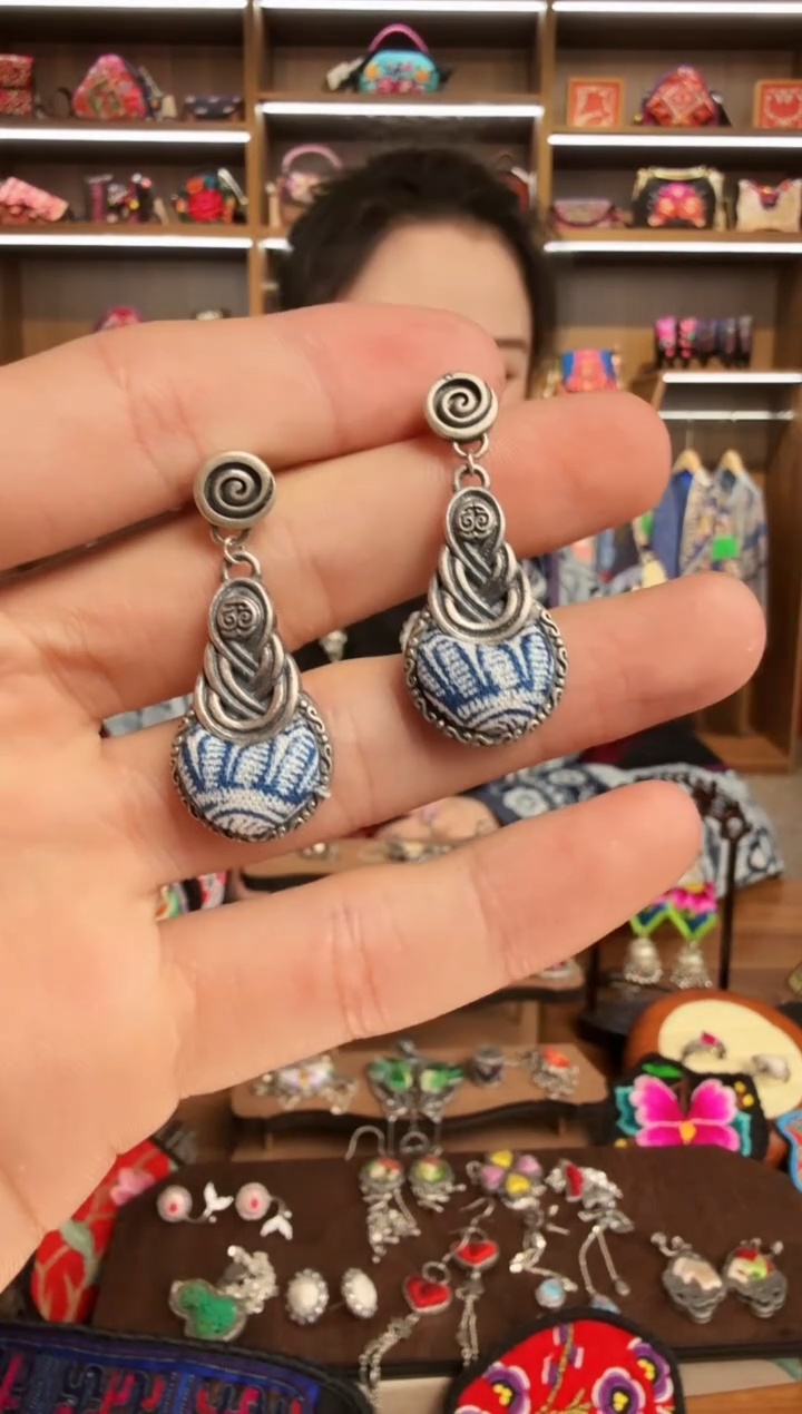 【闪购商品】织绣36蒙阿苏苗绣传承