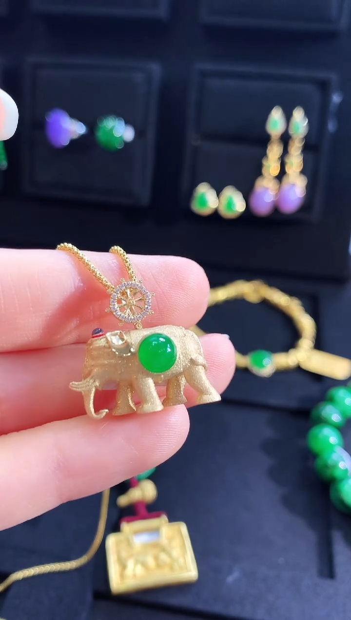 【闪购商品】翡翠吊坠(不含链)18K金镶嵌吊坠