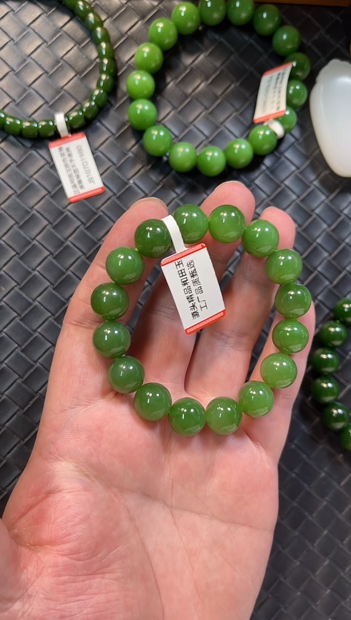 颈饰未镶嵌和田玉（碧玉）±12mm精品阳绿单圈手串