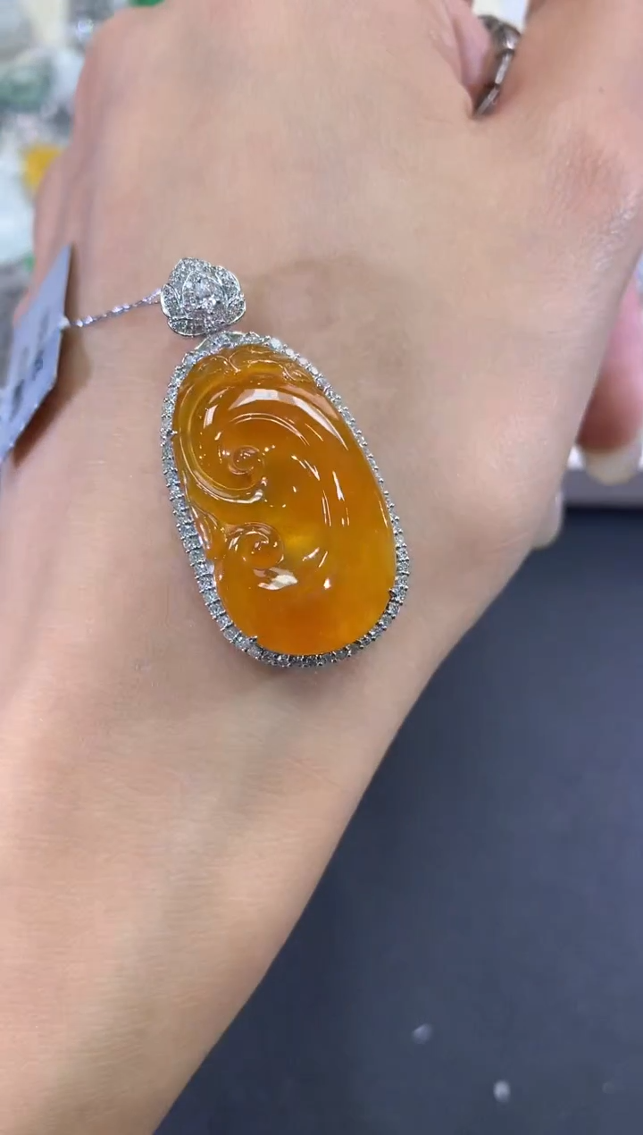 【闪购商品】翡翠吊坠(不含链)18K金镶嵌q151      