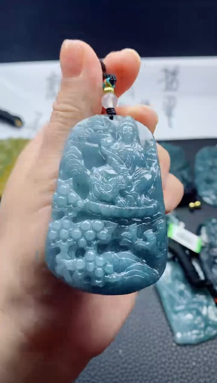 翡翠未镶嵌颈饰