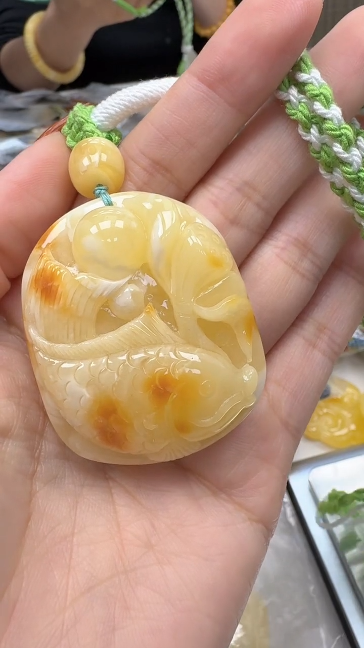 裸石琥珀未镶嵌如图