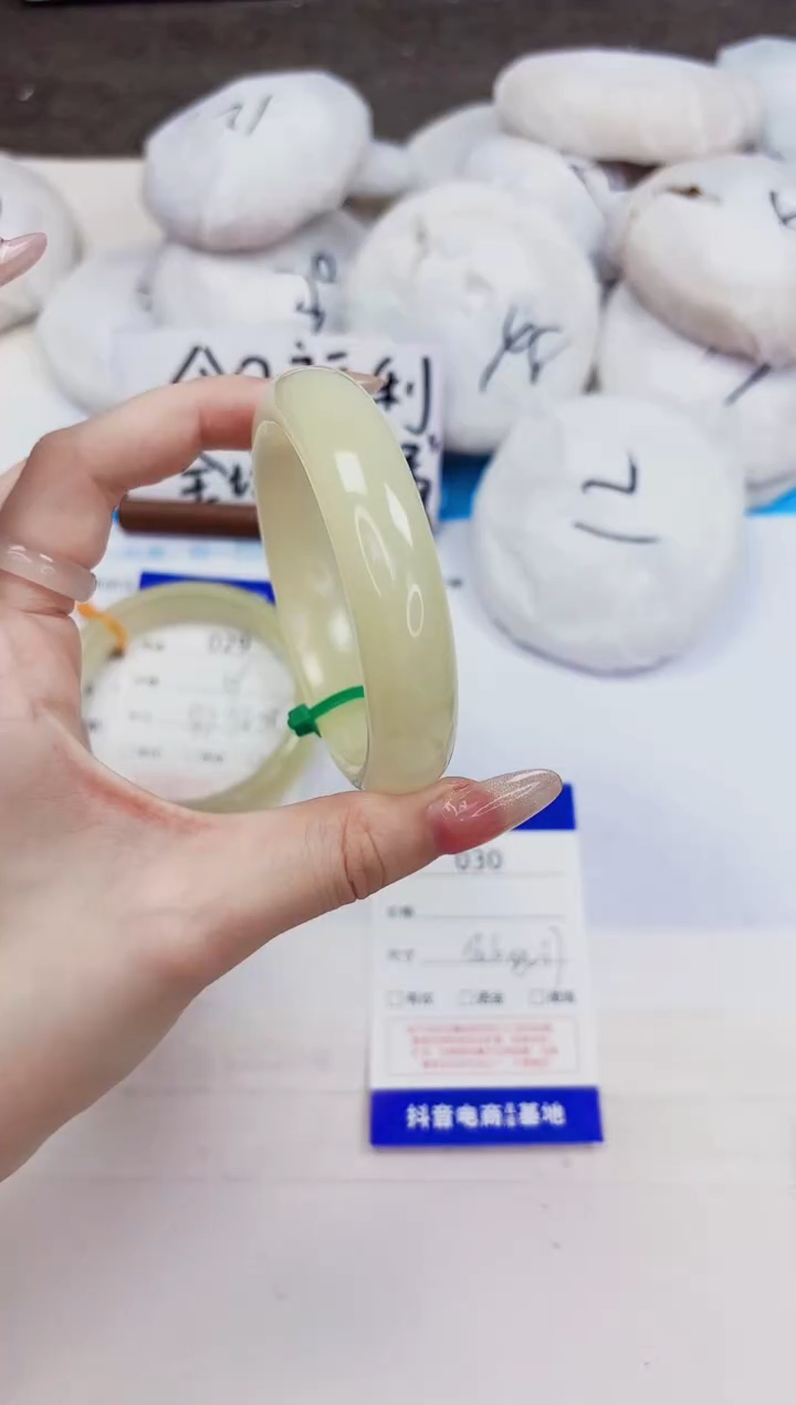 石英质玉手镯未镶嵌30-晴水-圈口56