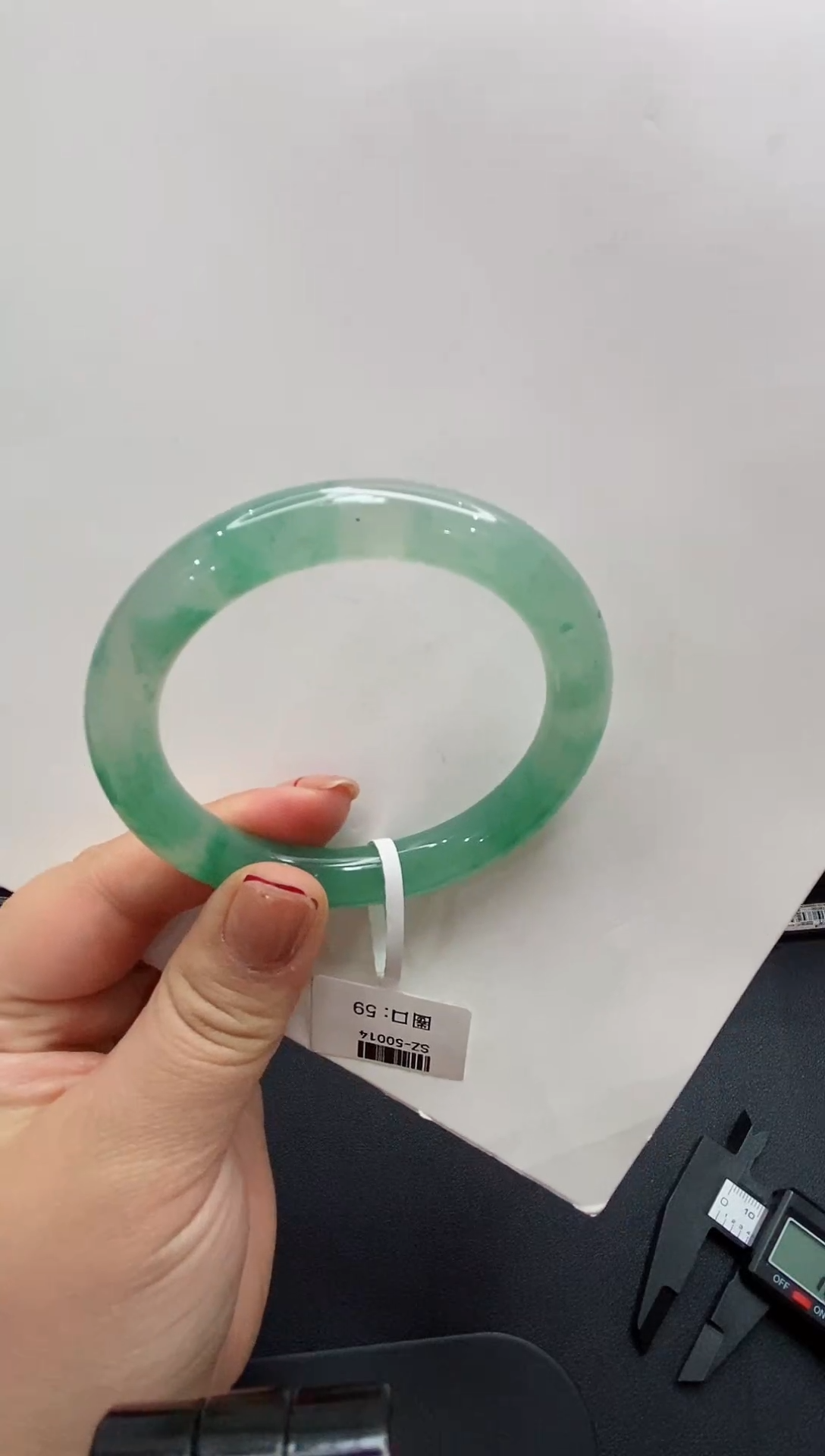 【闪购商品】石英质玉手镯未镶嵌高冰飘花非洲翠05