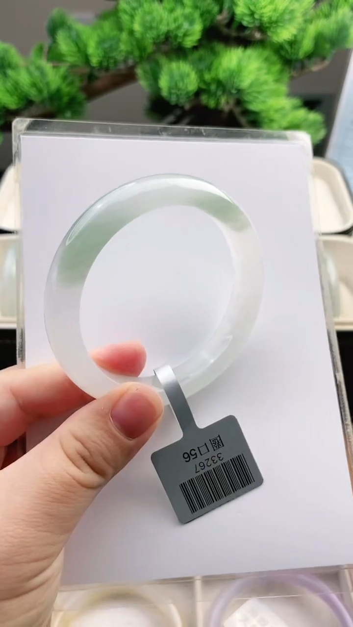 【闪购商品】石英质玉手镯未镶嵌56