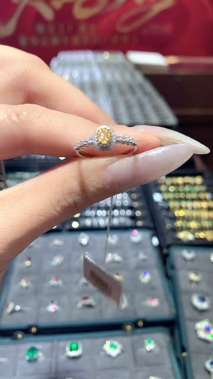 【闪购商品】钻石戒指18K金镶嵌戒指