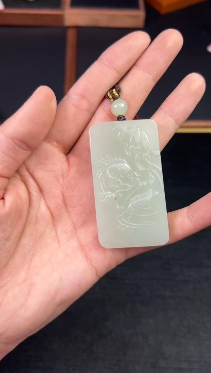 【闪购商品】和田玉吊坠(赠链)未镶嵌且末微色差近矿