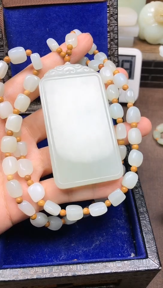 和田玉未镶嵌颈饰无事牌