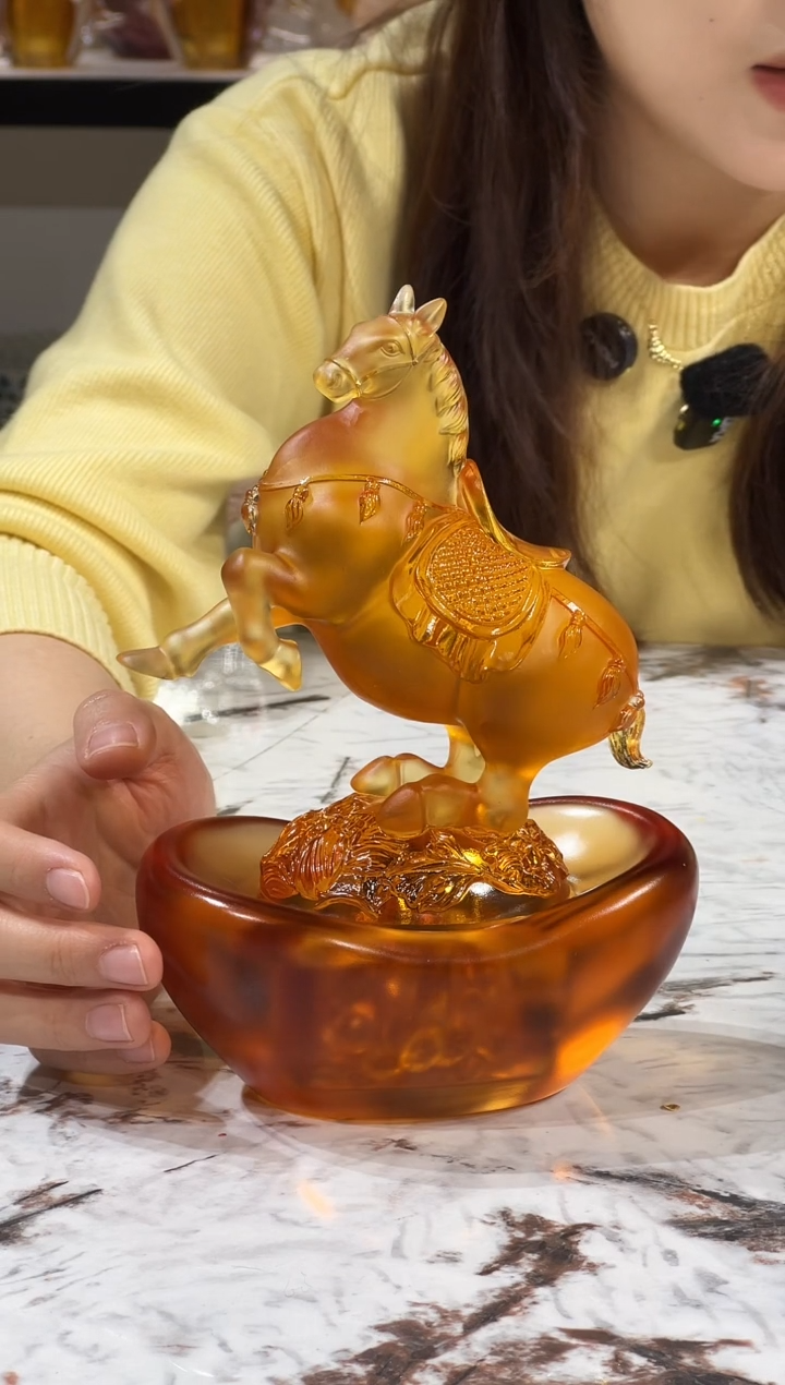 琥珀色马上有米摆件