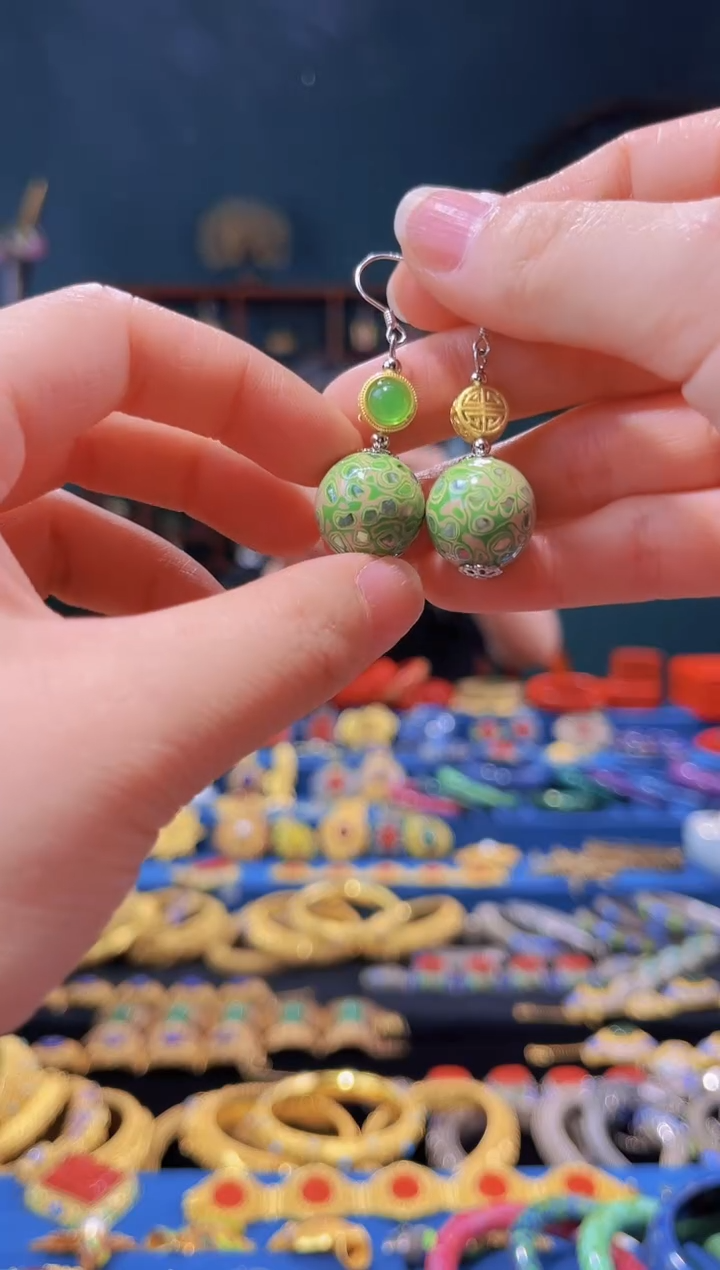 【闪购商品】犀皮漆耳环浅绿色