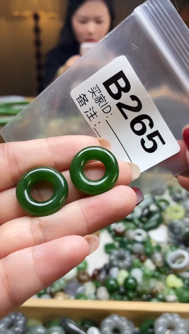 颈饰未镶嵌和田玉一对