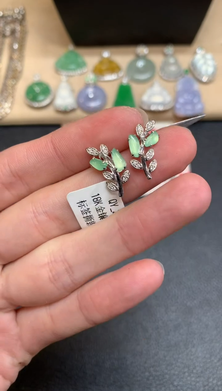 【闪购商品】翡翠耳饰18K金镶嵌叶子【无服务费】