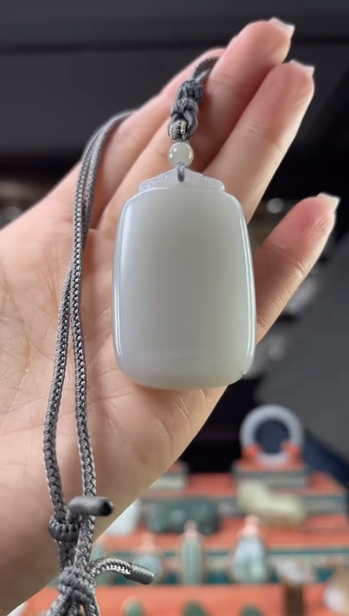 颈饰未镶嵌和田玉佩佩