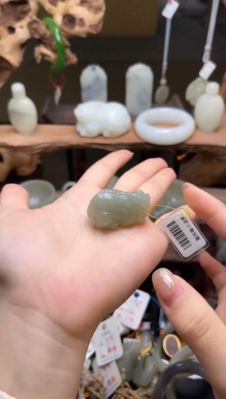 【闪购商品】和田玉吊坠未镶嵌且末青白 貔貅9001586