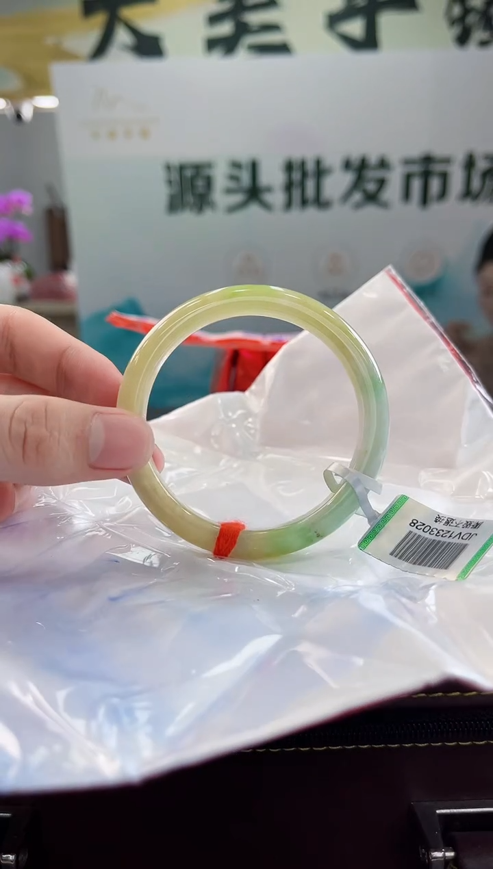 【闪购商品】翡翠手镯未镶嵌手镯