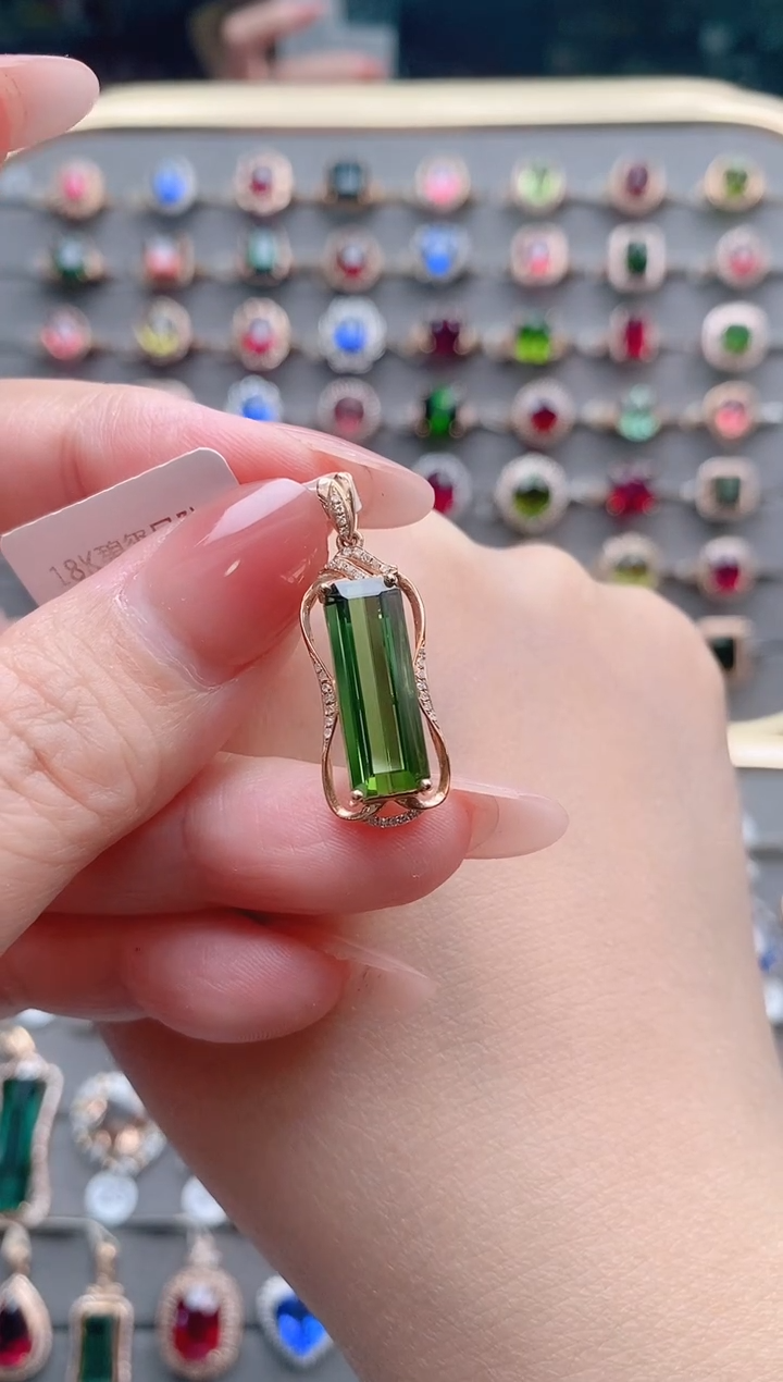 【闪购商品】碧玺吊坠(不含链)18K金镶嵌6.9克拉