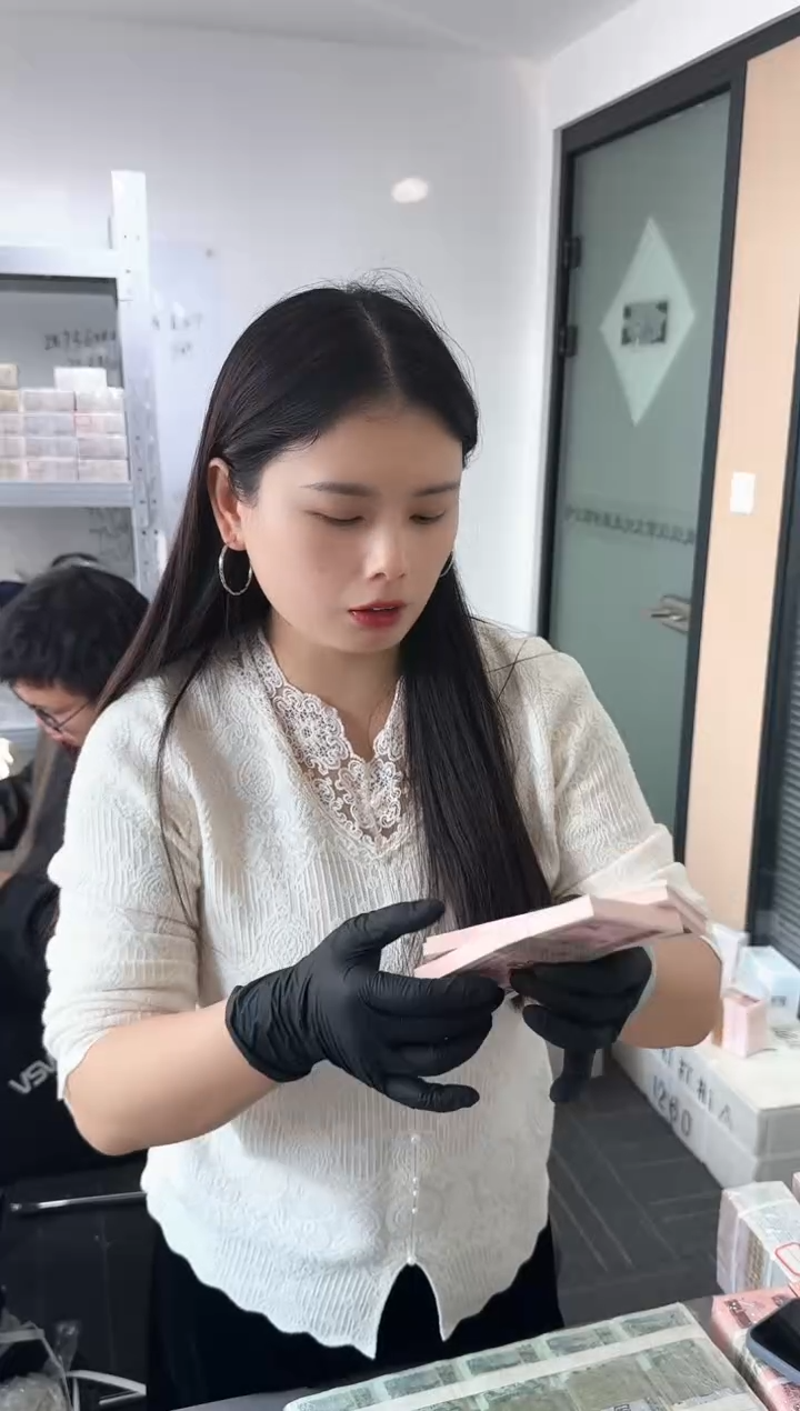 80版1元整刀百张连号 红金龙 银行保真