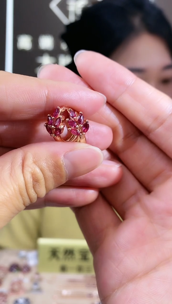 【闪购商品】红宝石耳饰银S925镶嵌耳饰