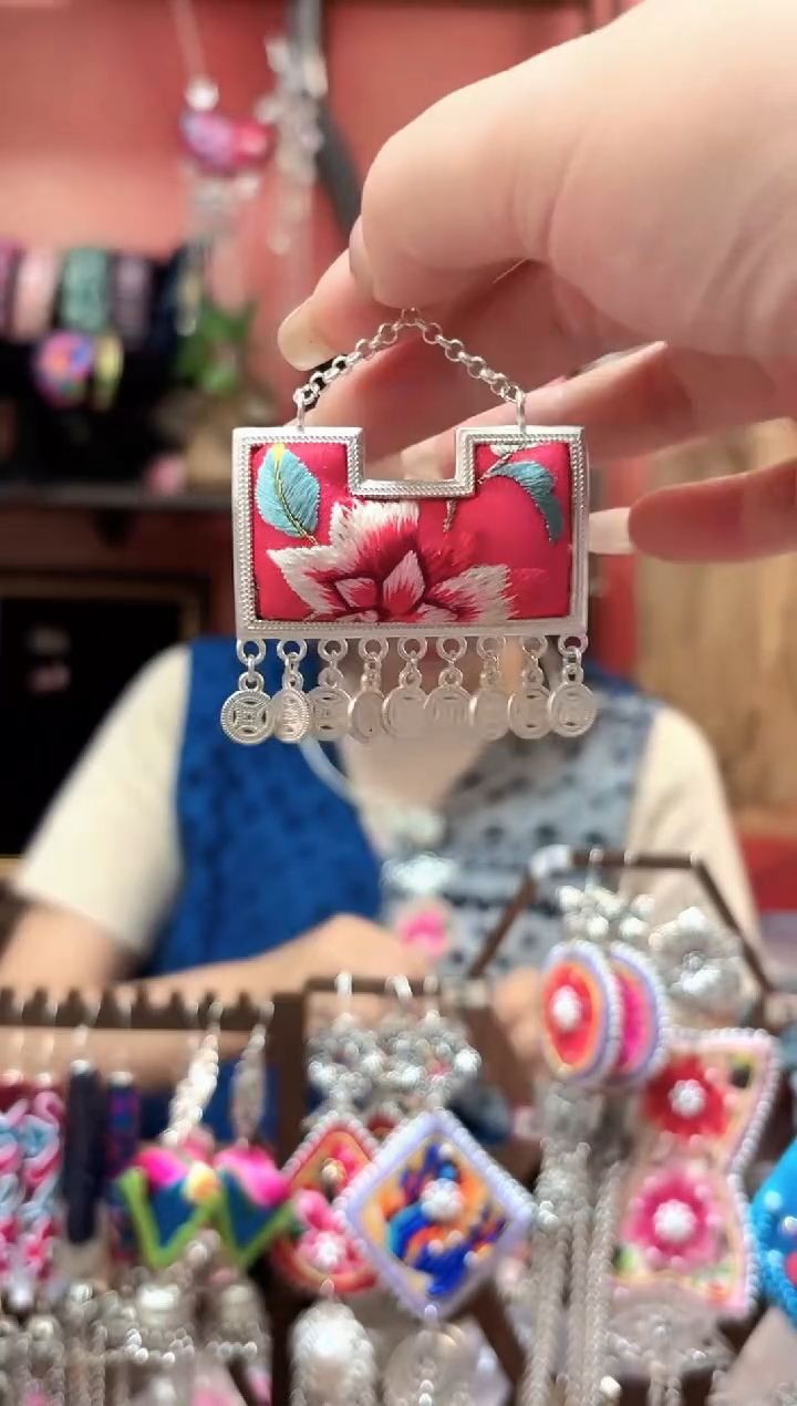 织绣云织谣民族风精美饰品   53