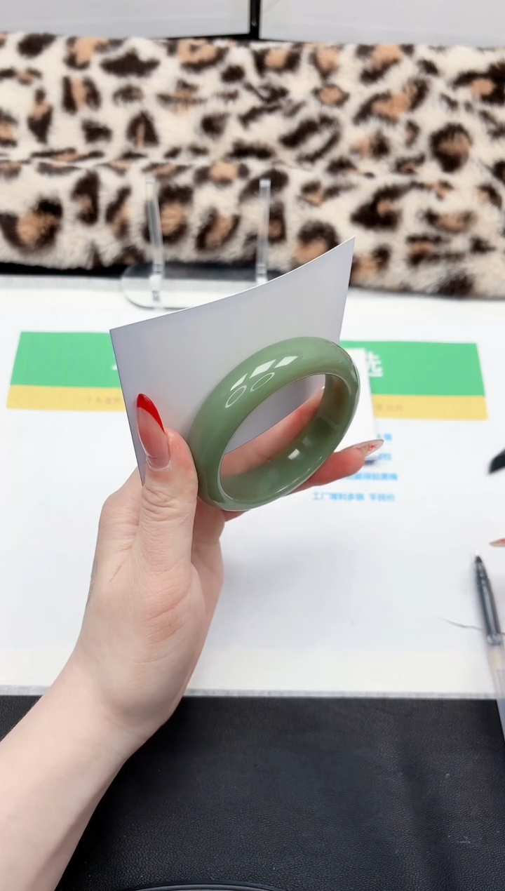 【闪购商品】石英质玉手镯未镶嵌298-60