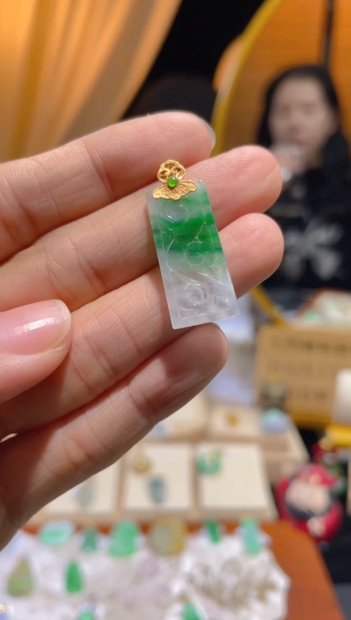 【闪购商品】翡翠颈饰18K金镶嵌假一赔三