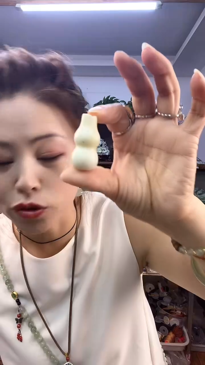 蛇纹石玉未镶嵌葫芦多样性发货其中之一