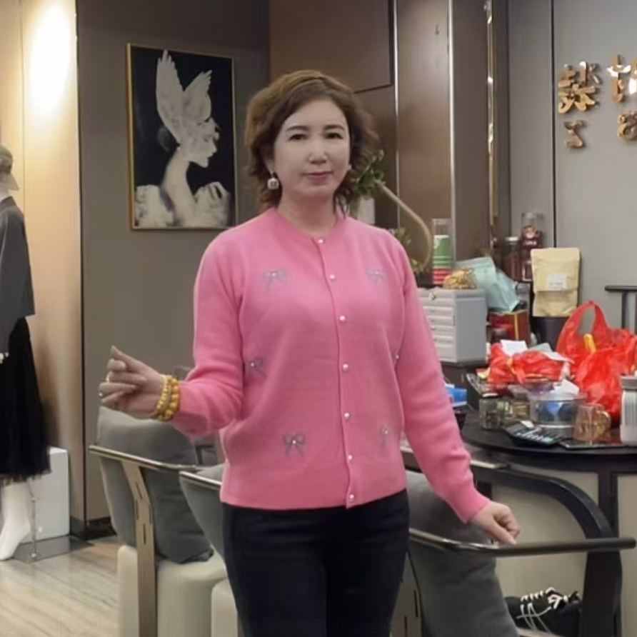 茹茹时装粉红蝴蝶结长袖毛衣