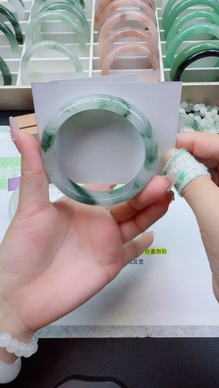 【闪购商品】石英质玉手镯未镶嵌128/58-59圈