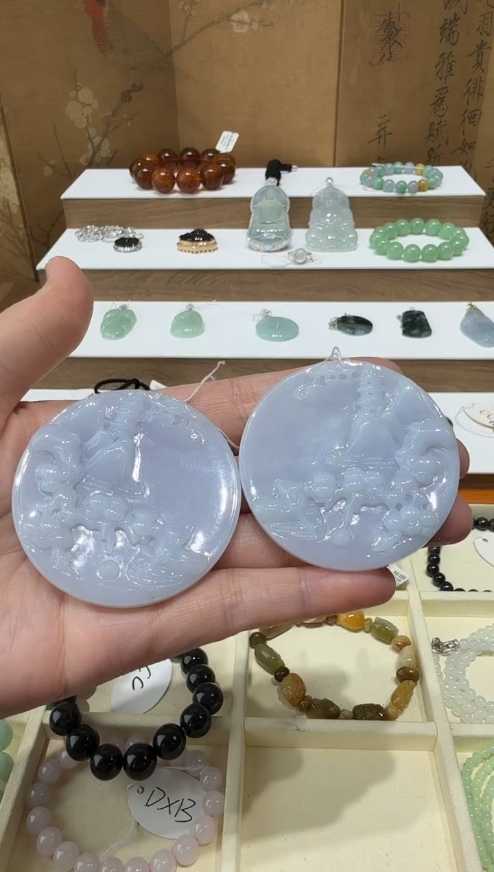 未镶嵌挂件翡翠?****?A货翡翠多样性圆牌发其一