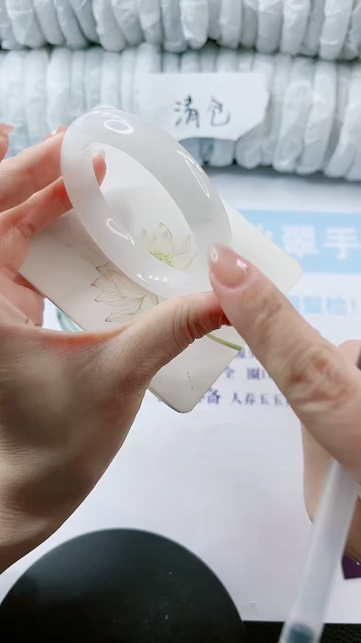 【闪购商品】石英质玉手镯未镶嵌多样性发货L27