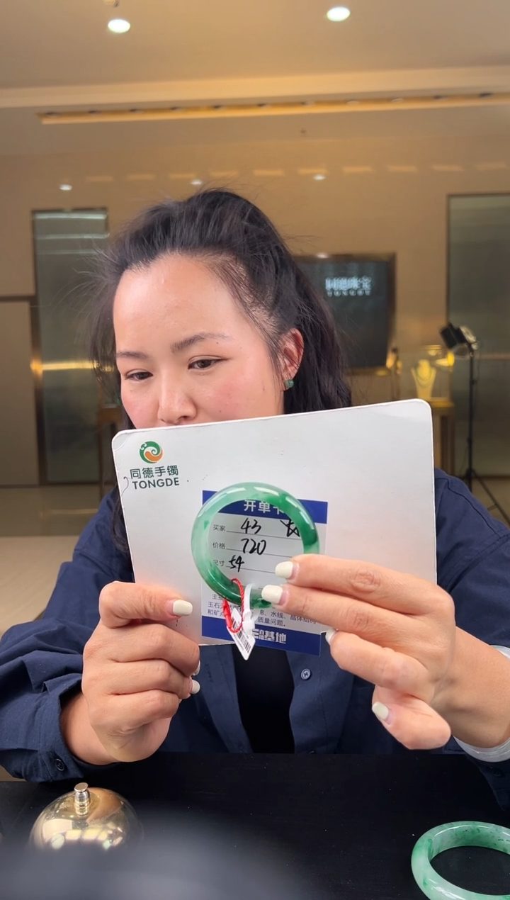 【闪购商品】石英质玉手镯未镶嵌（W）