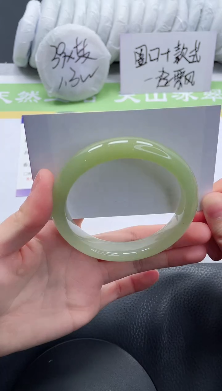 【闪购商品】石英质玉手镯未镶嵌A148-62.5