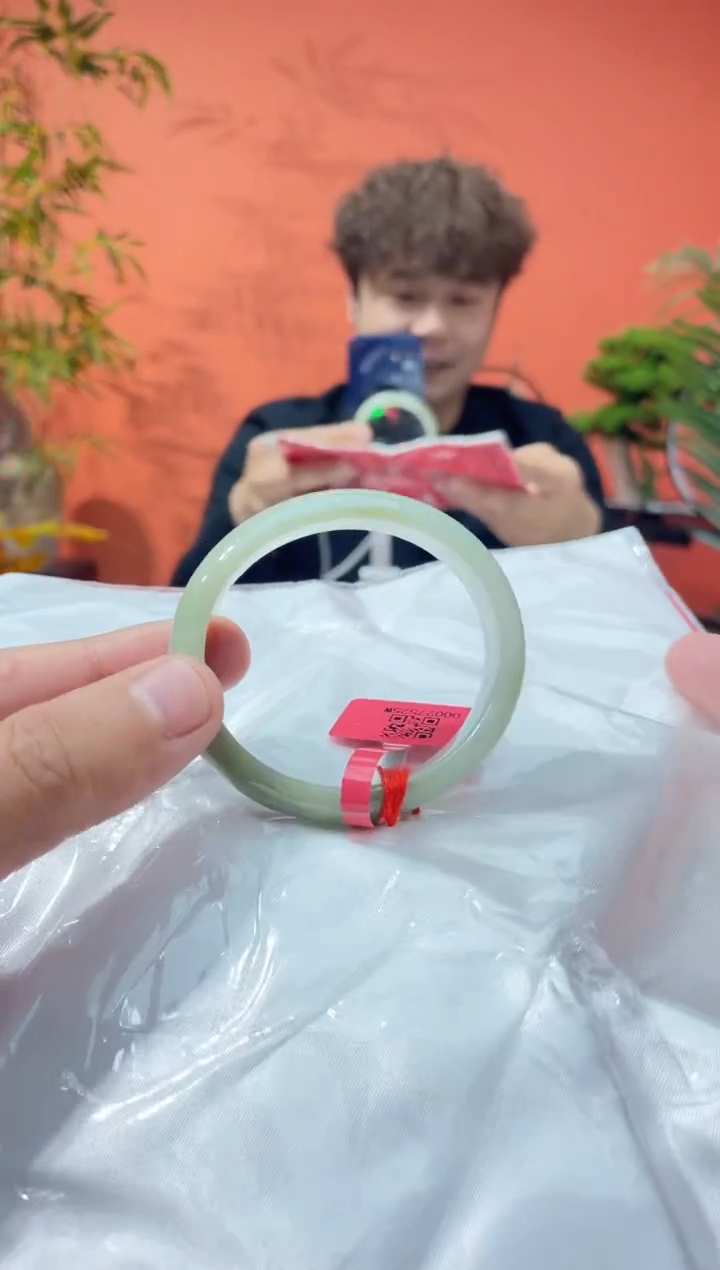 未镶嵌手镯（贵妃镯）翡翠2