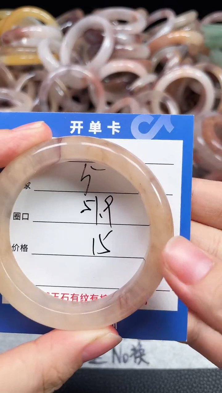 未镶嵌石英质玉手镯5