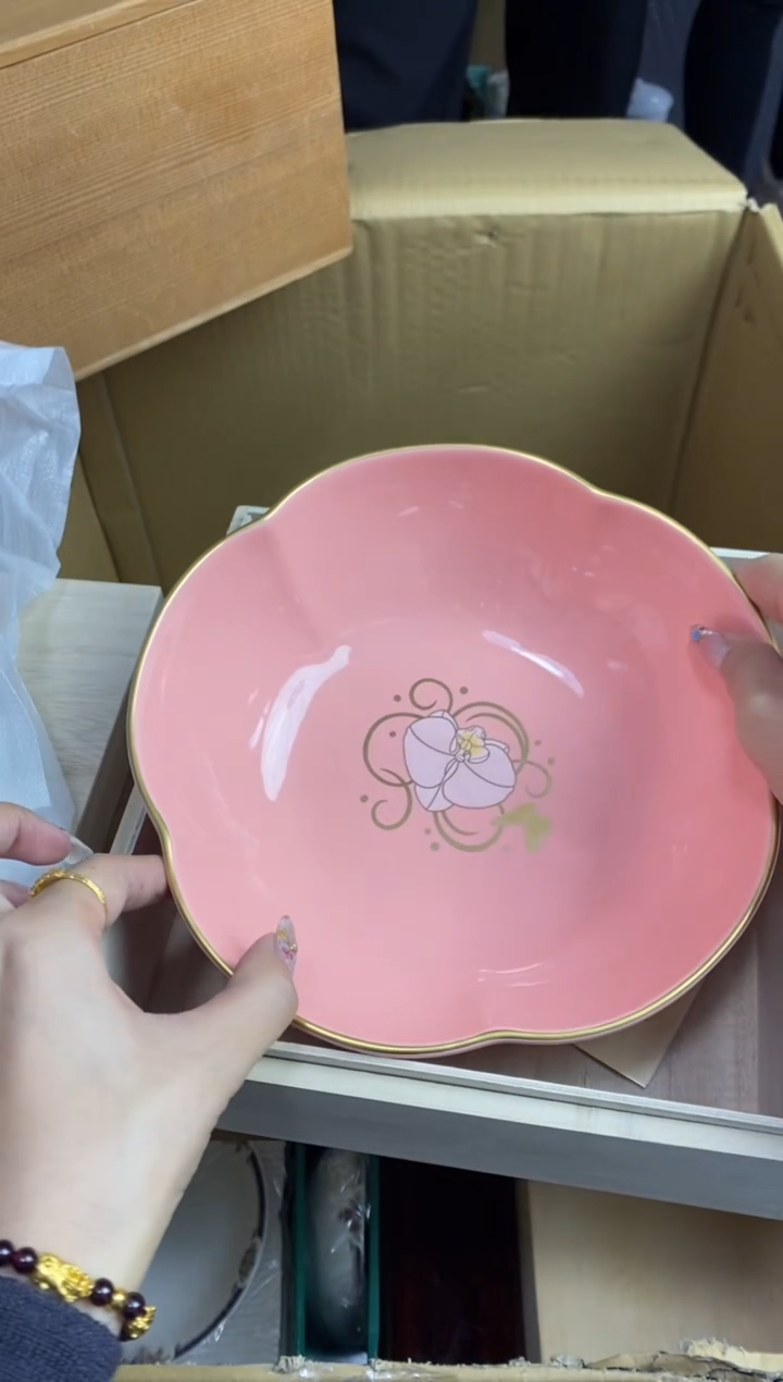【闪购商品】瓷片隆莲瓷器欢迎大家