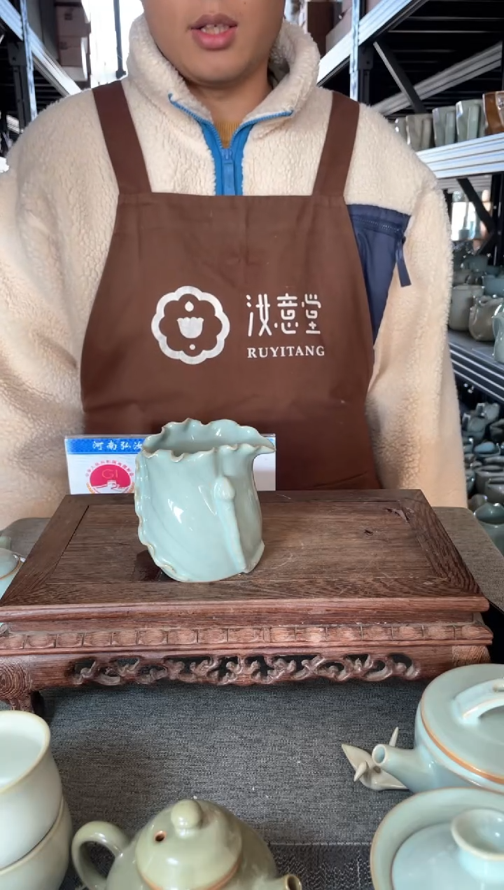 【闪购商品】瓷片天青 手捏荷叶公道