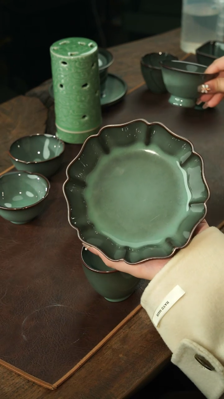 【闪购商品】瓷片郑原斌 黑美人 葵口壶承