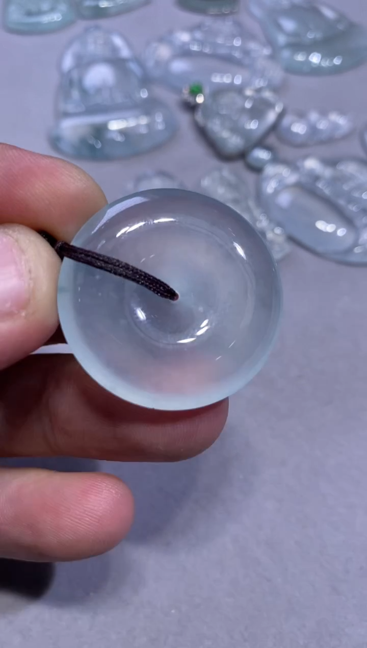 吊坠(不含链)未镶嵌翡翠扣子24800  31.2   6.2