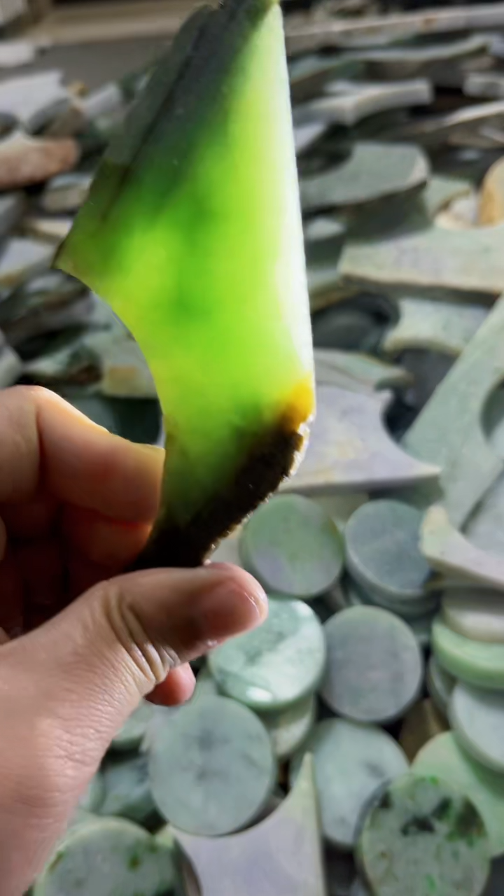 【闪购商品】翡翠挂件未镶嵌A货康壹072