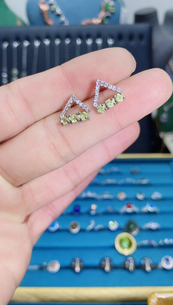 【闪购商品】橄榄石耳饰银S925镶嵌1211