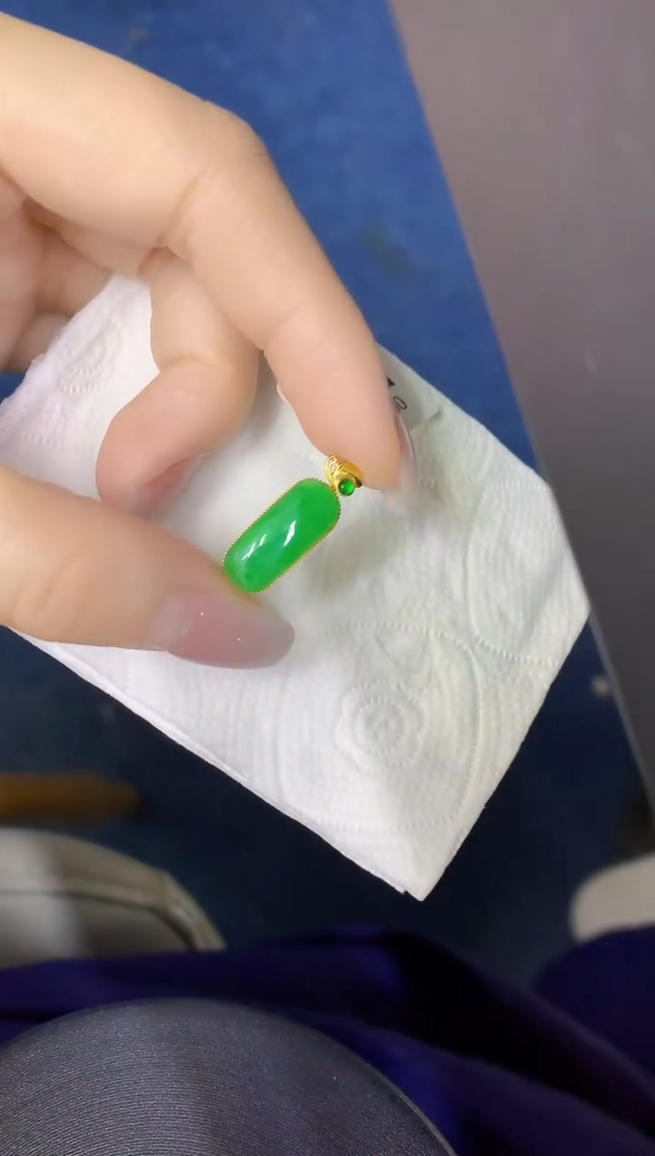 颈饰18K金镶嵌翡翠缅甸天然翡翠A货