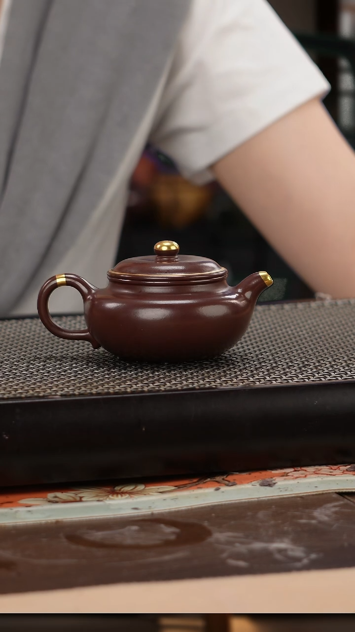 茶壶紫砂四号井茄皮紫泥描金仿古130cc