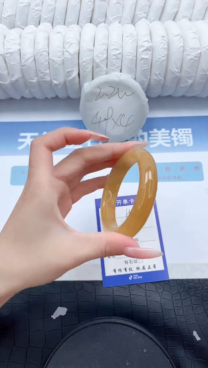 【闪购商品】石英质玉手镯未镶嵌P159-55.1