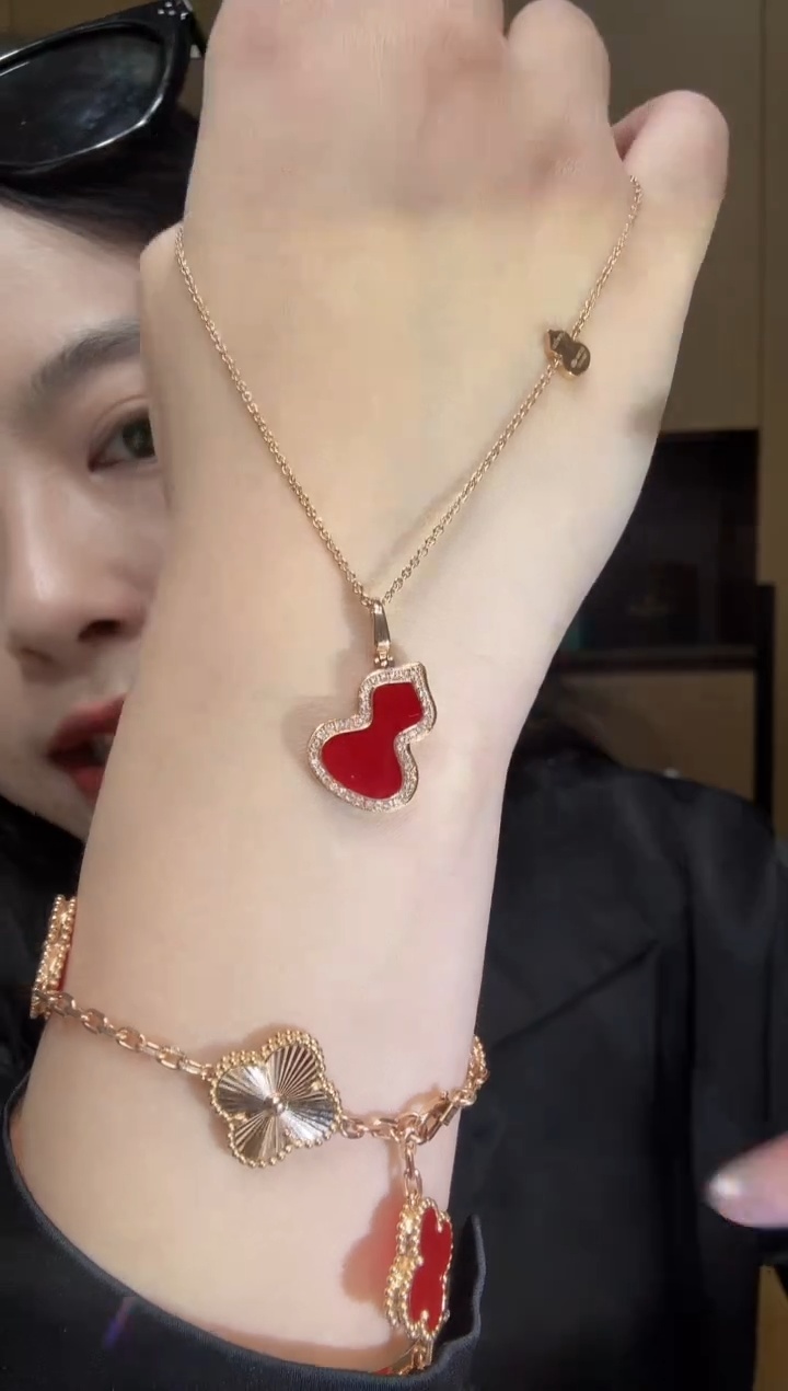 项链18K金镶嵌钻石钻石葫芦项链ghj