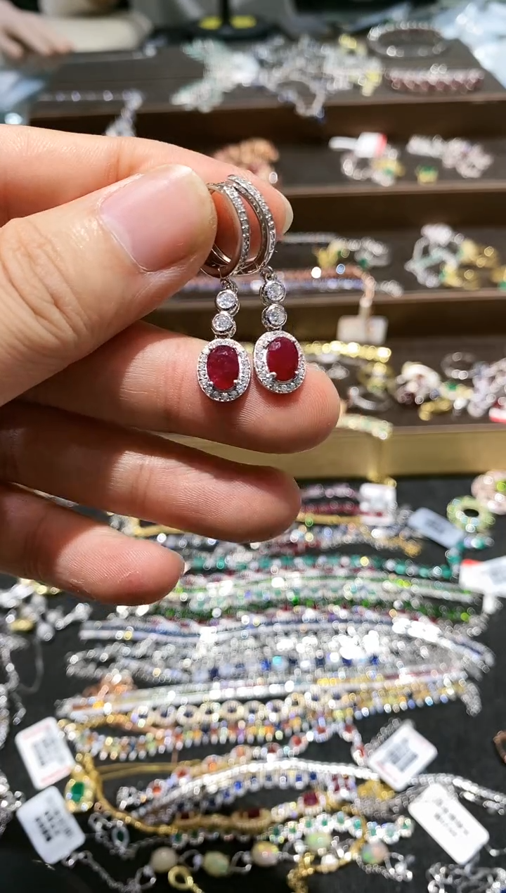 【闪购商品】红宝石耳饰银S925镶嵌耳钉