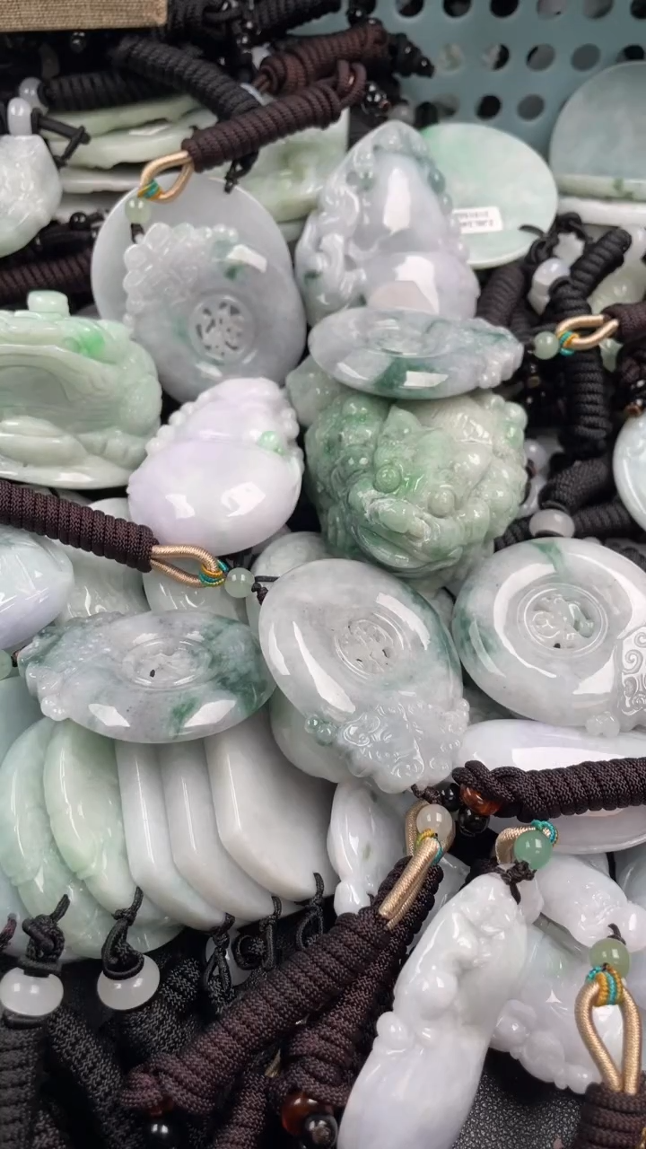 翡翠未镶嵌吊坠(不含链)1