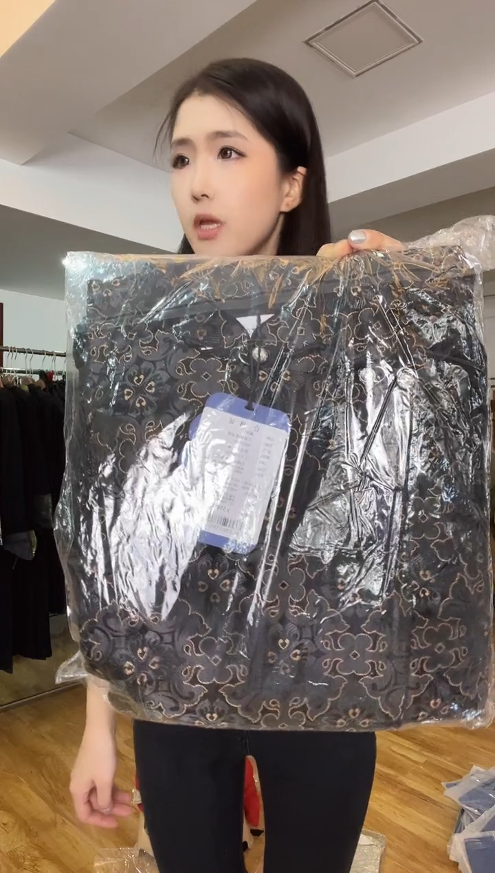 L码        110-120斤  纱袖连衣裙  黑色