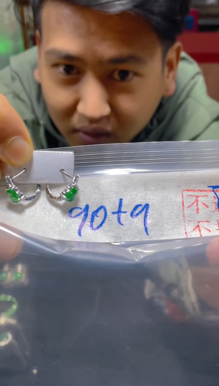 【闪购商品】翡翠耳饰未镶嵌天然A货翡翠 假一赔四